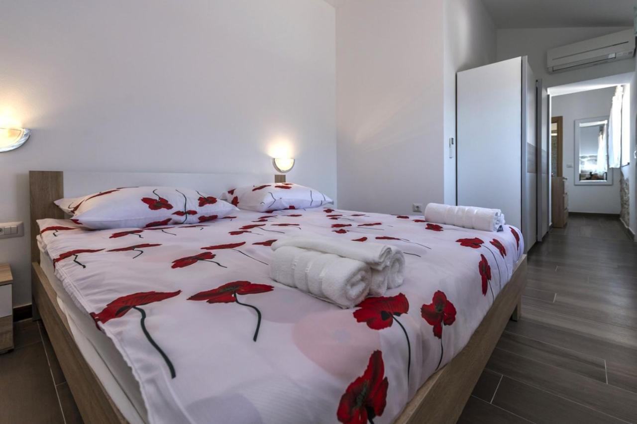 Spacious Four-Bedroom Villa Marija Klostar Экстерьер фото